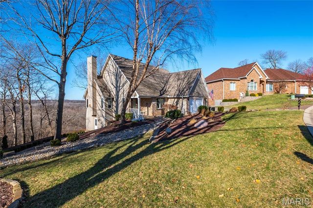 5921 Summerhedge Place, St Louis, MO 63128