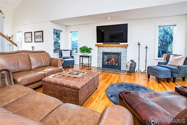 5921 Summerhedge Place, St Louis, MO 63128