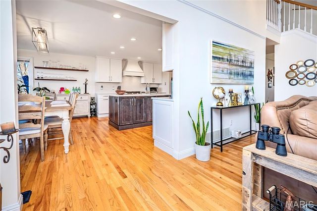 5921 Summerhedge Place, St Louis, MO 63128