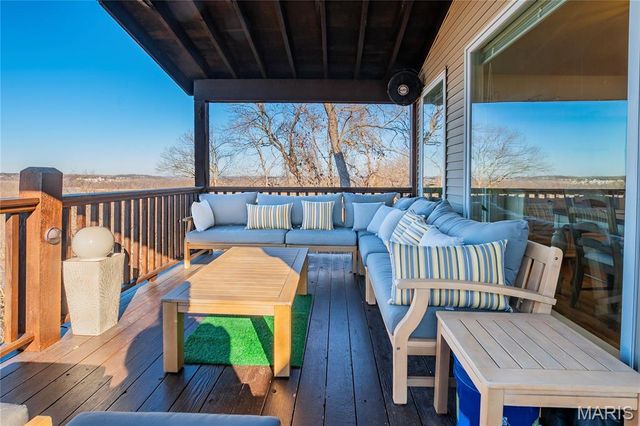 5921 Summerhedge Place, St Louis, MO 63128