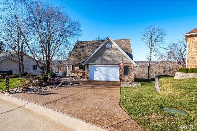 5921 Summerhedge Place, St Louis, MO 63128