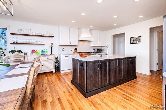 5921 Summerhedge Place, St Louis, MO 63128