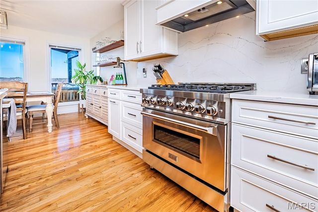 5921 Summerhedge Place, St Louis, MO 63128