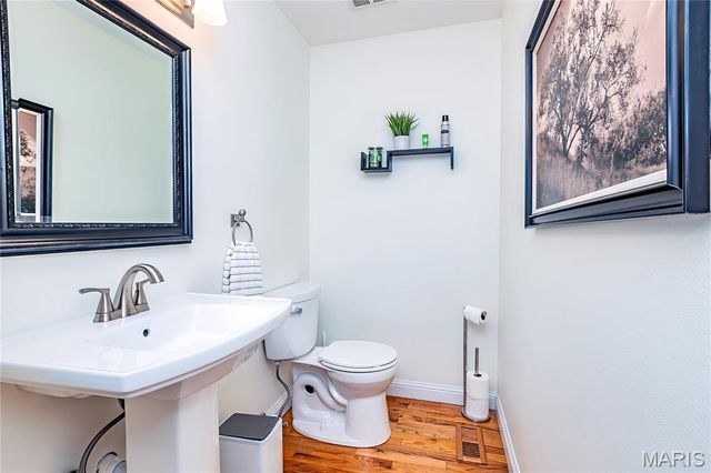 5921 Summerhedge Place, St Louis, MO 63128