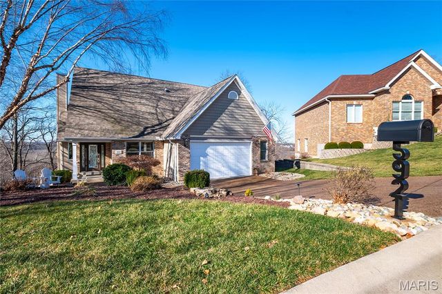 5921 Summerhedge Place, St Louis, MO 63128