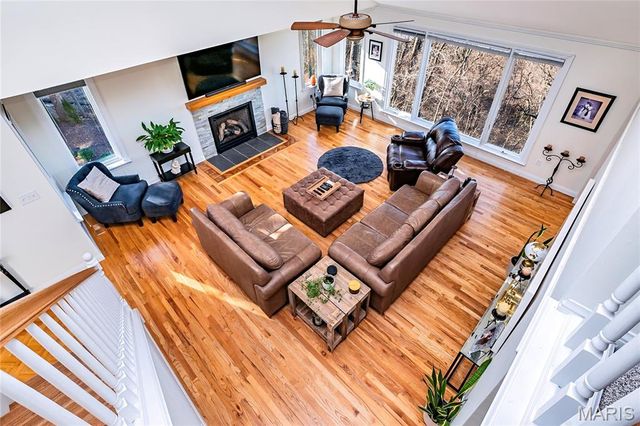 5921 Summerhedge Place, St Louis, MO 63128