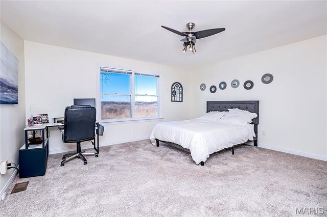 5921 Summerhedge Place, St Louis, MO 63128