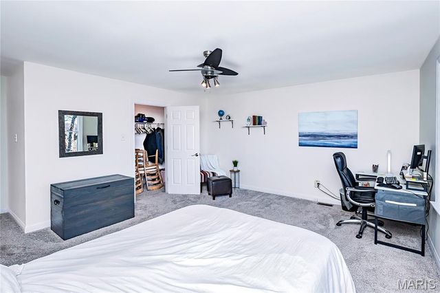 5921 Summerhedge Place, St Louis, MO 63128