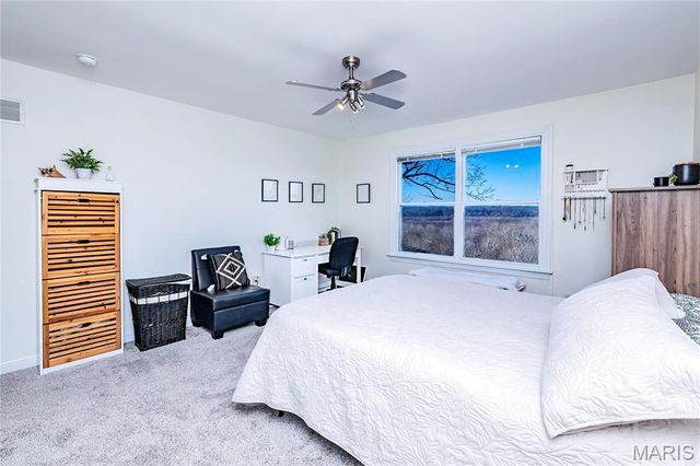 5921 Summerhedge Place, St Louis, MO 63128