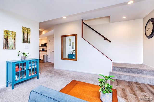 5921 Summerhedge Place, St Louis, MO 63128