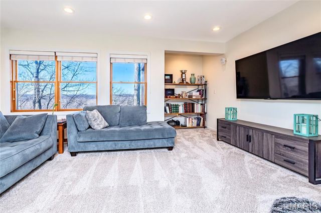 5921 Summerhedge Place, St Louis, MO 63128