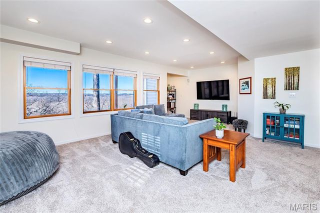 5921 Summerhedge Place, St Louis, MO 63128