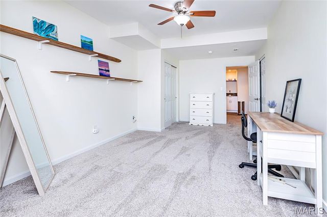 5921 Summerhedge Place, St Louis, MO 63128