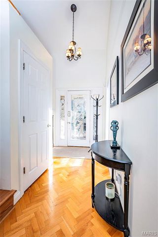 5921 Summerhedge Place, St Louis, MO 63128