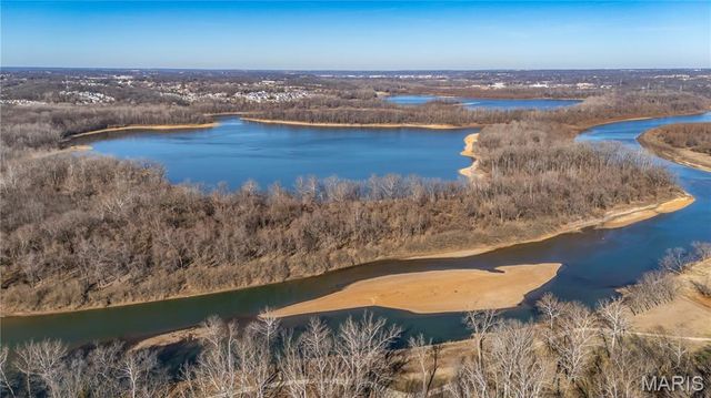 5921 Summerhedge Place, St Louis, MO 63128