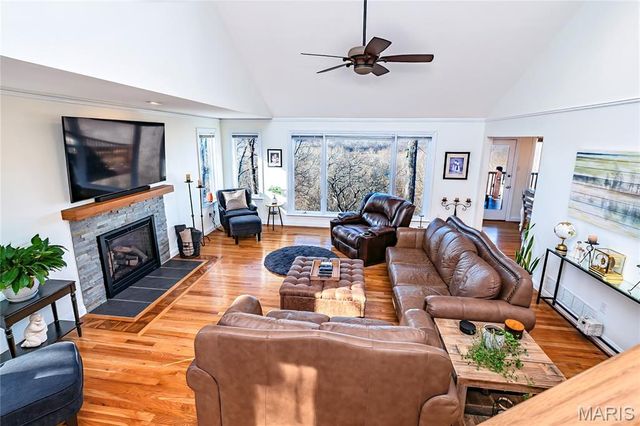 5921 Summerhedge Place, St Louis, MO 63128