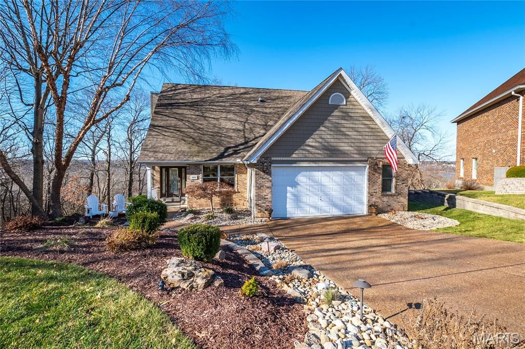 5921 Summerhedge Place, St Louis, MO 63128