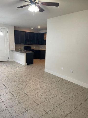 2212 Creekside LN D, Georgetown, TX 78626