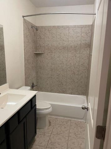 2212 Creekside LN D, Georgetown, TX 78626