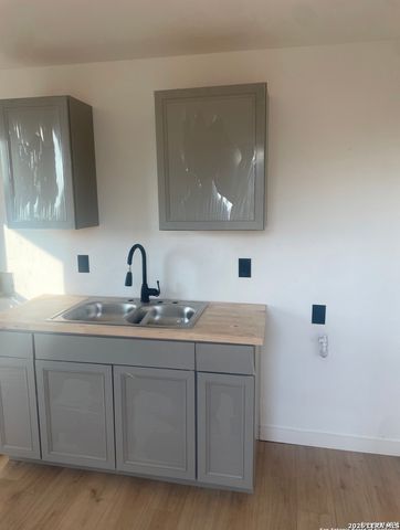 3114 Saturn, San Antonio, TX 78226