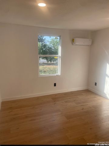 3114 Saturn, San Antonio, TX 78226