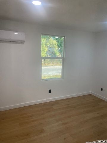 3114 Saturn, San Antonio, TX 78226