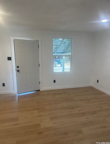 3114 Saturn, San Antonio, TX 78226