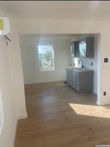 3114 Saturn, San Antonio, TX 78226