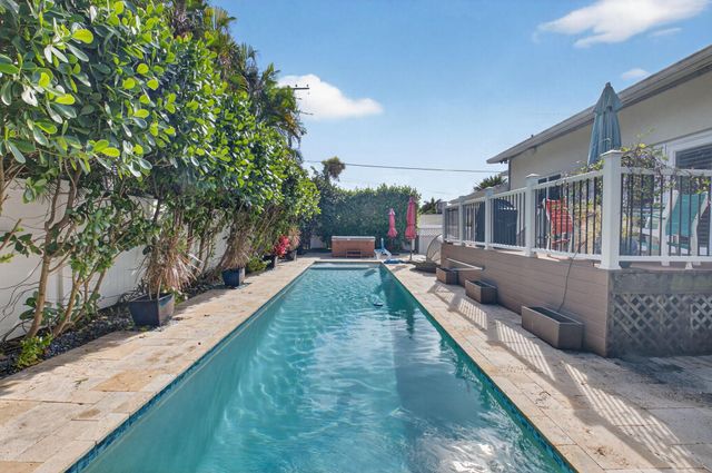 2830 SW 6th Street, Boynton Beach, FL 33435