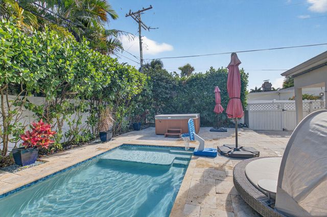 2830 SW 6th Street, Boynton Beach, FL 33435