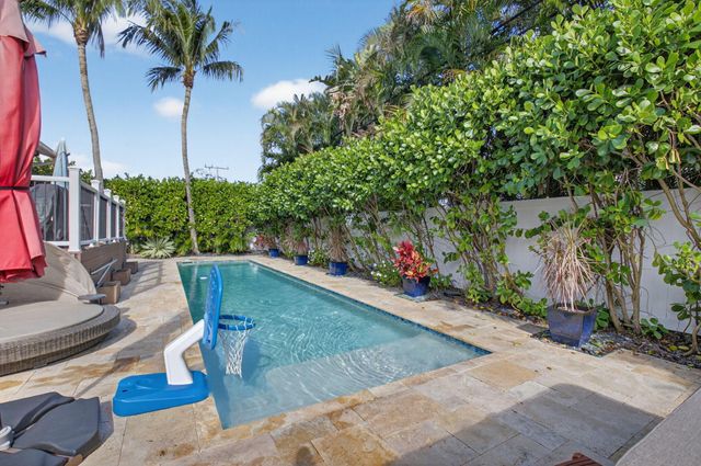 2830 SW 6th Street, Boynton Beach, FL 33435