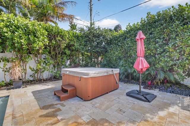 2830 SW 6th Street, Boynton Beach, FL 33435