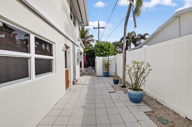 2830 SW 6th Street, Boynton Beach, FL 33435