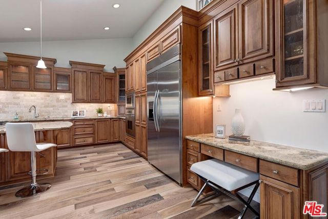823 Enchanted Way, Pacific Palisades, CA 90272