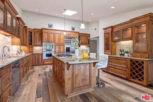 823 Enchanted Way, Pacific Palisades, CA 90272