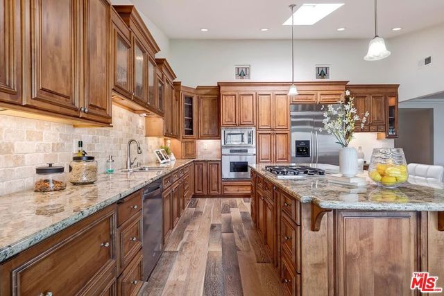 823 Enchanted Way, Pacific Palisades, CA 90272