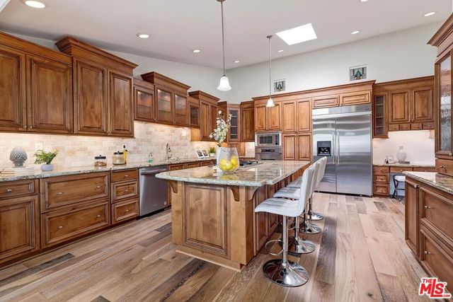 823 Enchanted Way, Pacific Palisades, CA 90272