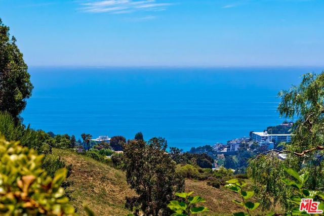 823 Enchanted Way, Pacific Palisades, CA 90272