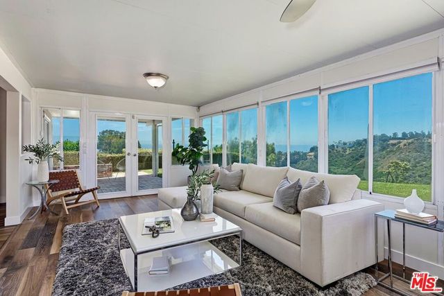 823 Enchanted Way, Pacific Palisades, CA 90272