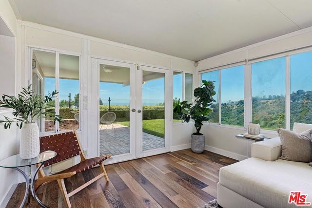 823 Enchanted Way, Pacific Palisades, CA 90272