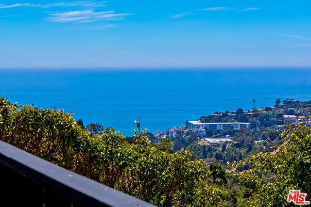 823 Enchanted Way, Pacific Palisades, CA 90272