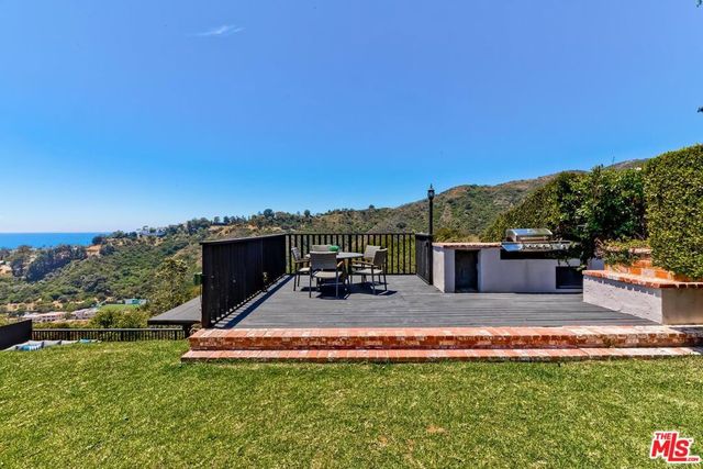 823 Enchanted Way, Pacific Palisades, CA 90272