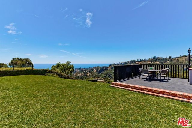 823 Enchanted Way, Pacific Palisades, CA 90272