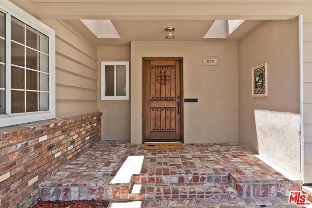 823 Enchanted Way, Pacific Palisades, CA 90272