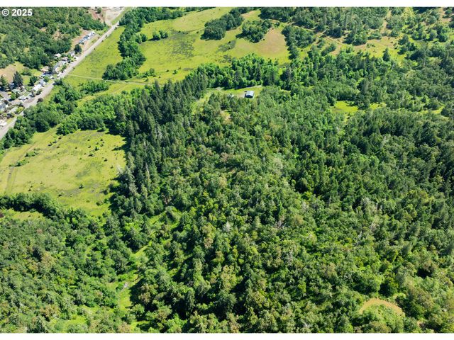 1755 Ne NEWTON CREEK Dr, Roseburg, OR 97470