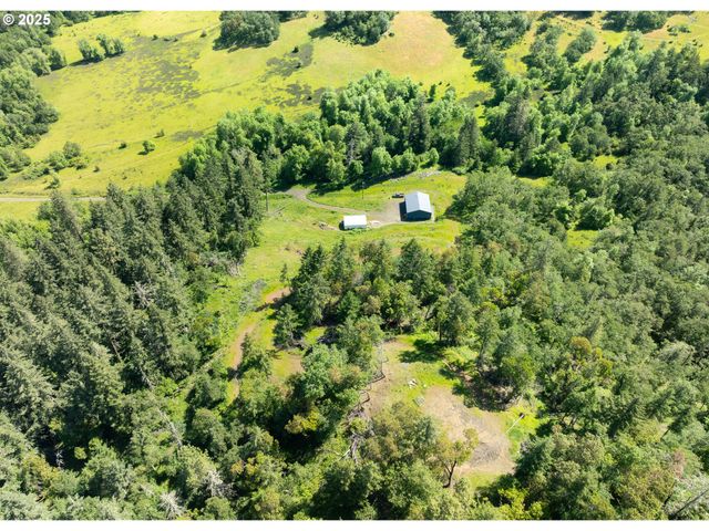 1755 Ne NEWTON CREEK Dr, Roseburg, OR 97470