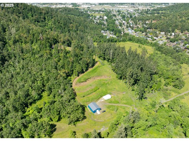 1755 Ne NEWTON CREEK Dr, Roseburg, OR 97470