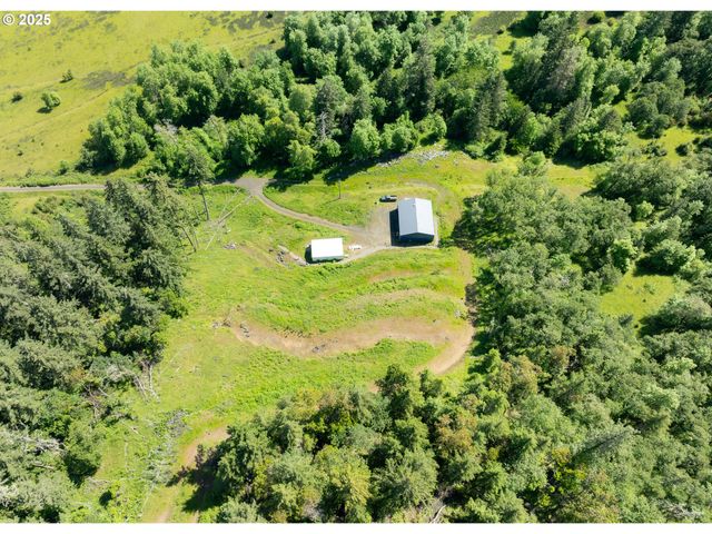 1755 Ne NEWTON CREEK Dr, Roseburg, OR 97470