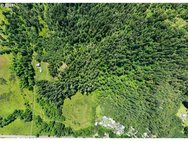 1755 Ne NEWTON CREEK Dr, Roseburg, OR 97470