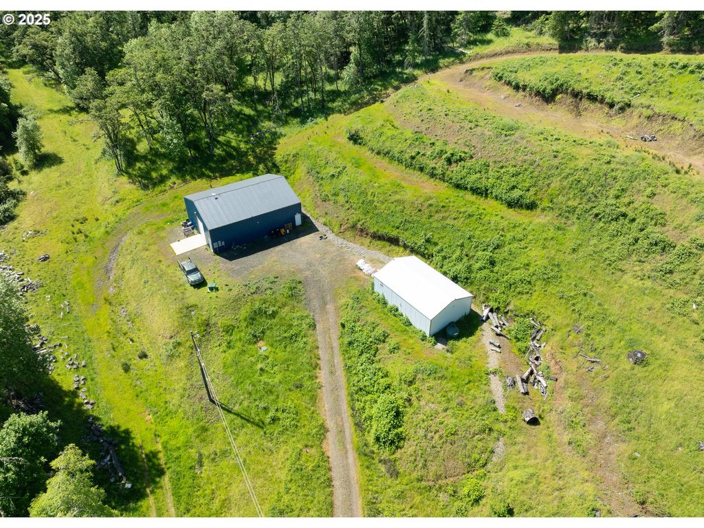 1755 Ne NEWTON CREEK Dr, Roseburg, OR 97470